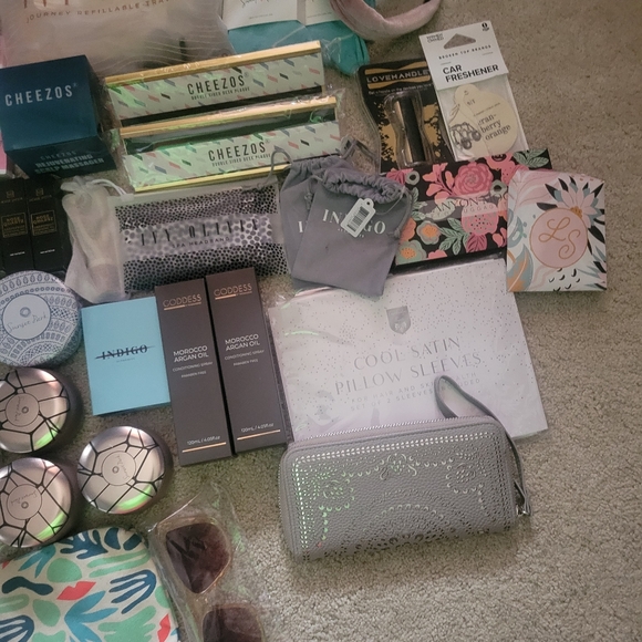 Mystery Box - Variety of New Items - Picture 6 of 7